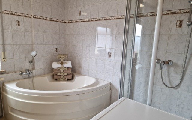 Spacious Furnished Home in Miesau furnished accommodation