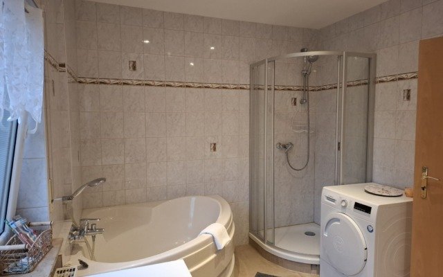 Spacious Furnished Home in Miesau furnished accommodation